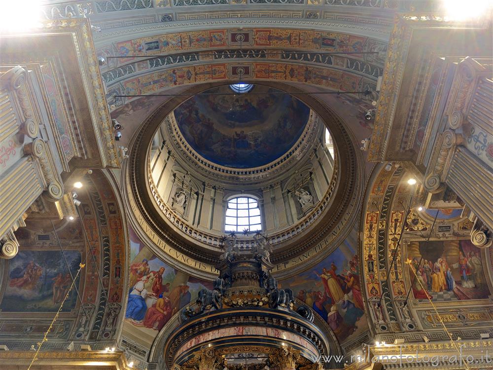 Caravaggio (Bergamo) - Soffitto sopra all'altare del Santuario di Caravaggio